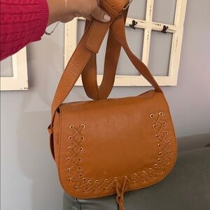 VIOLETTA  Tan Leather Crossbody Bag 🎀🎀🎀